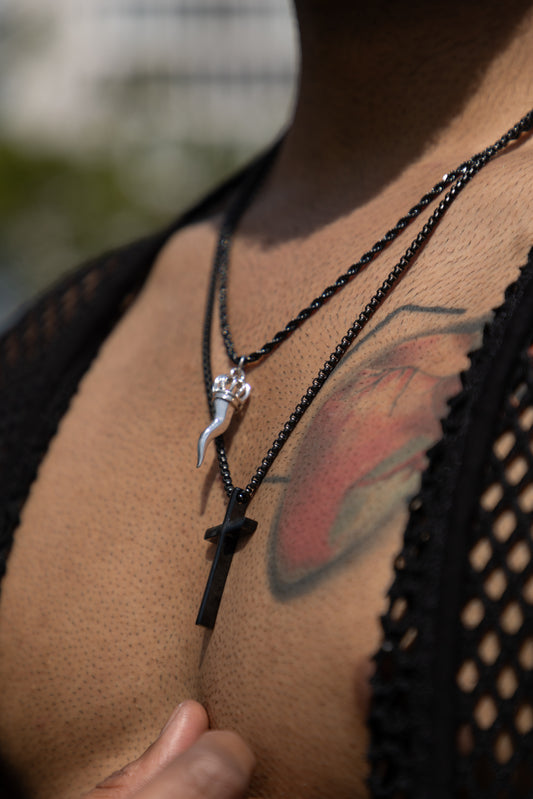 Lucky Charm 2er-Set Halskette „DJODIVIN Horn + Kreuz“, 14KT white gold/ platinum plated/ schwarz