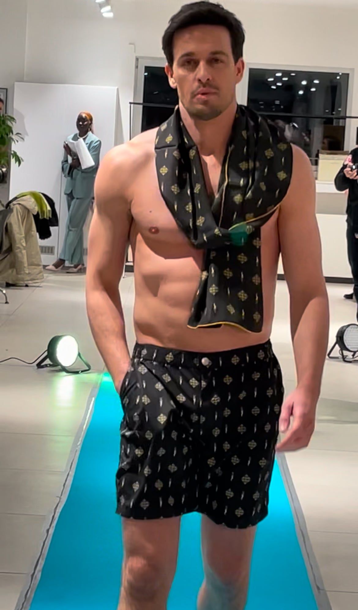 Shorts "Monogram Black", Größe M/L