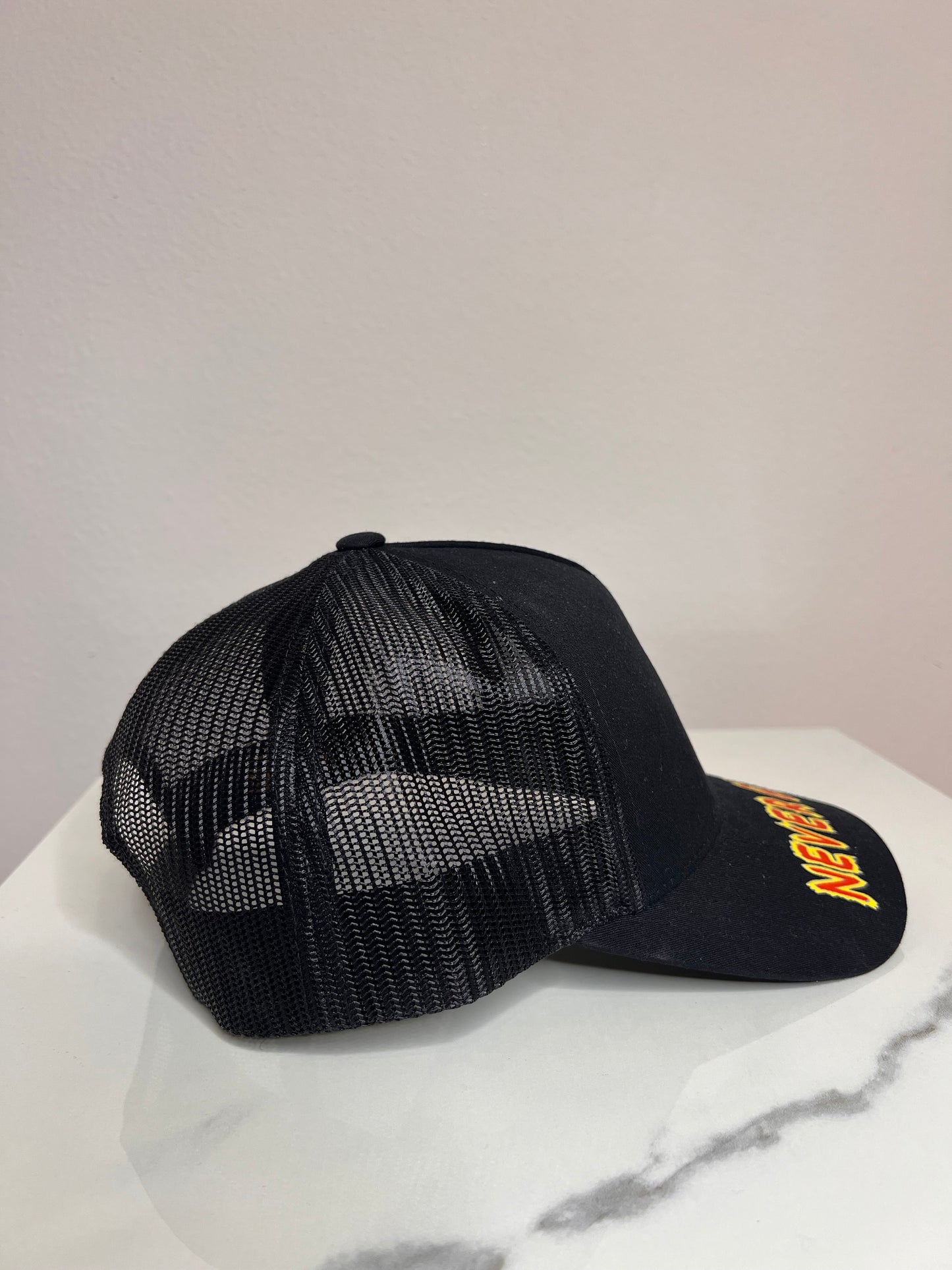 Cap, „Never give up“, kunstveredelt