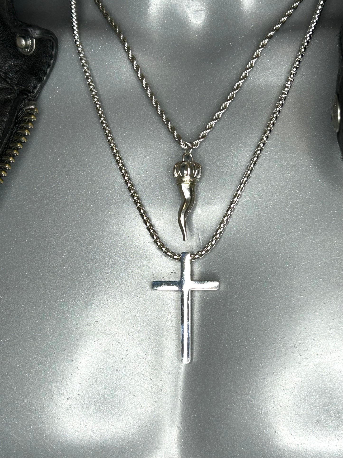 Lucky Charm 2er-Set Halskette „DJODIVIN Horn + Kreuz“, 14KT white gold/ platinum plated