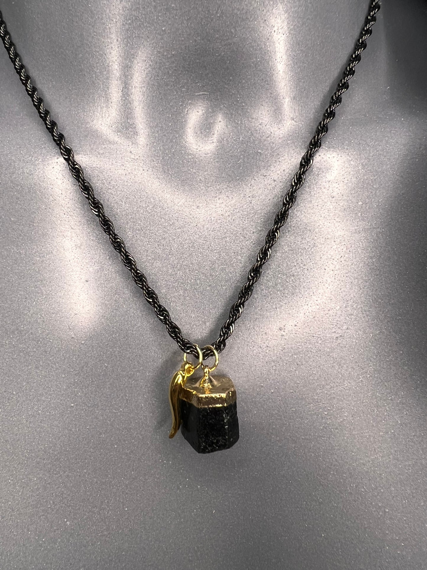 Halskette „Black Turmalin“, 14KT gold plated/black mit Heilstein und Glücks-Horn