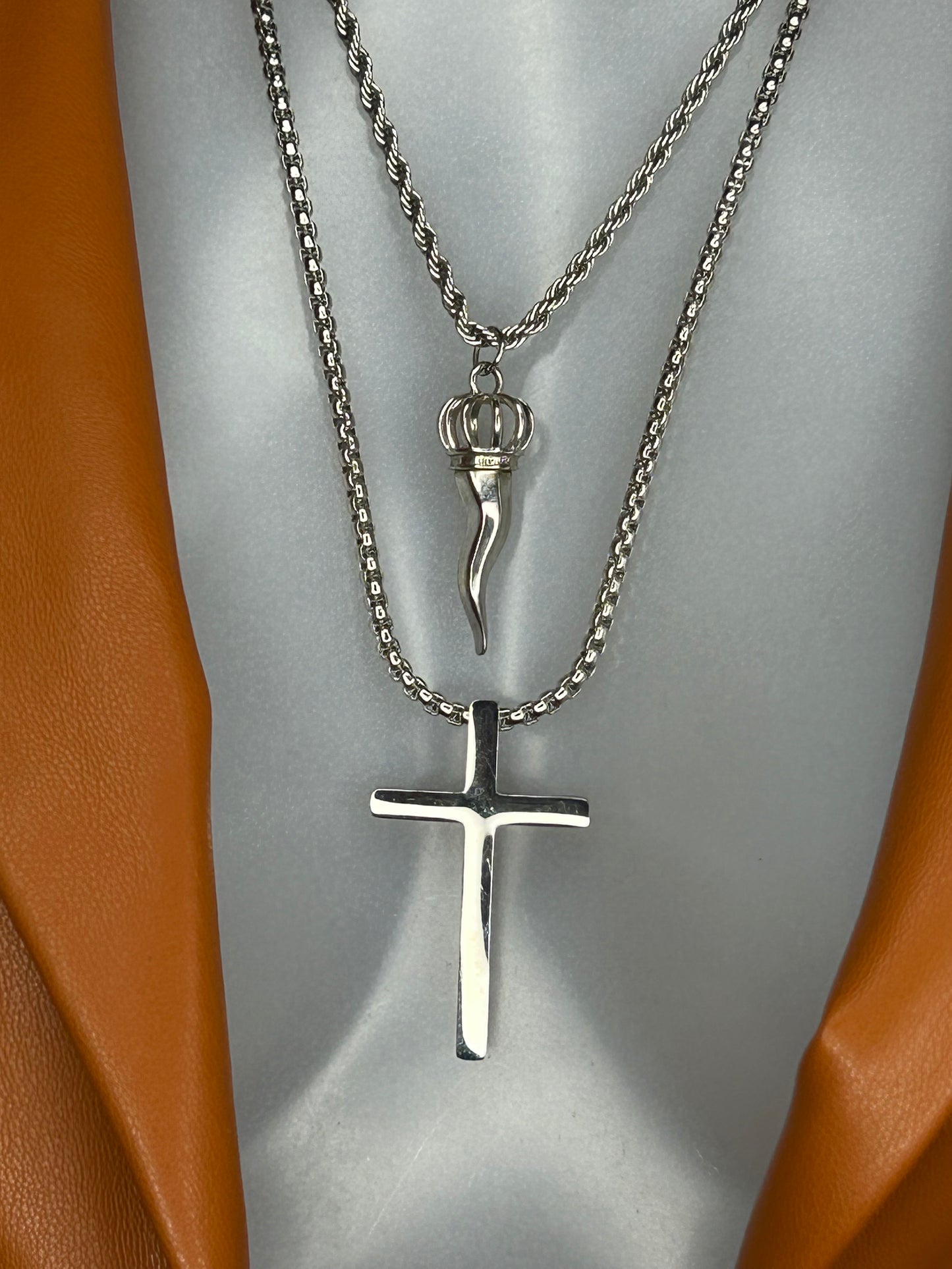 Lucky Charm 2er-Set Halskette „DJODIVIN Horn + Kreuz“, 14KT white gold/ platinum plated