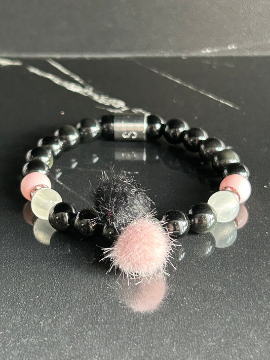 Heilstein-Perlenarmband „Heal“ mit Bommeln, Farbe rosé/schwarz, Größe M