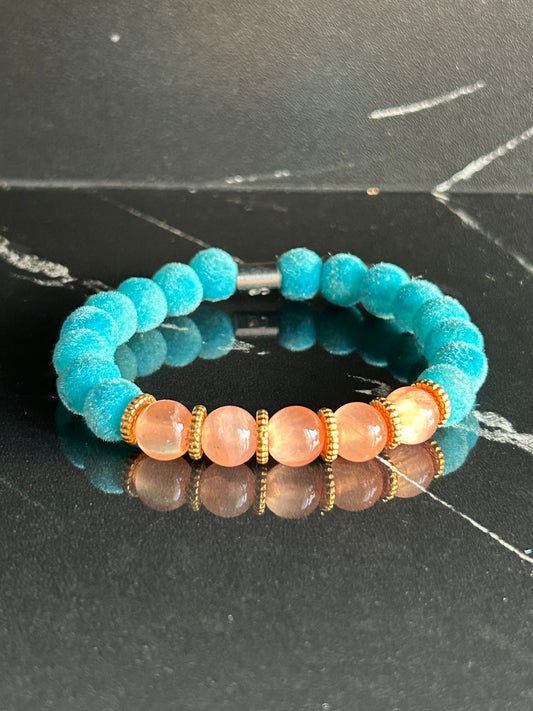 Heilstein-Perlenarmband „Heal“ aus Filzperlen, Farbe Türkis/Orange, Größe M