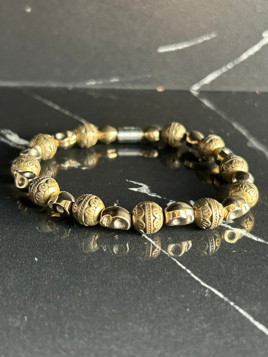 Edelstahl Perlenarmband mit Skulls, Farbe gold, Größe M