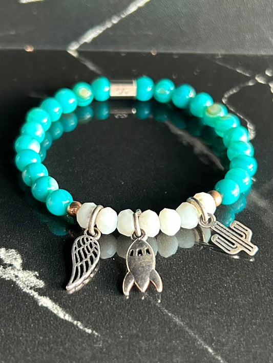 Heilstein-Perlenarmband „Heal“ mit Rakete und Flügel, Farbe türkis/weiss, Größe M