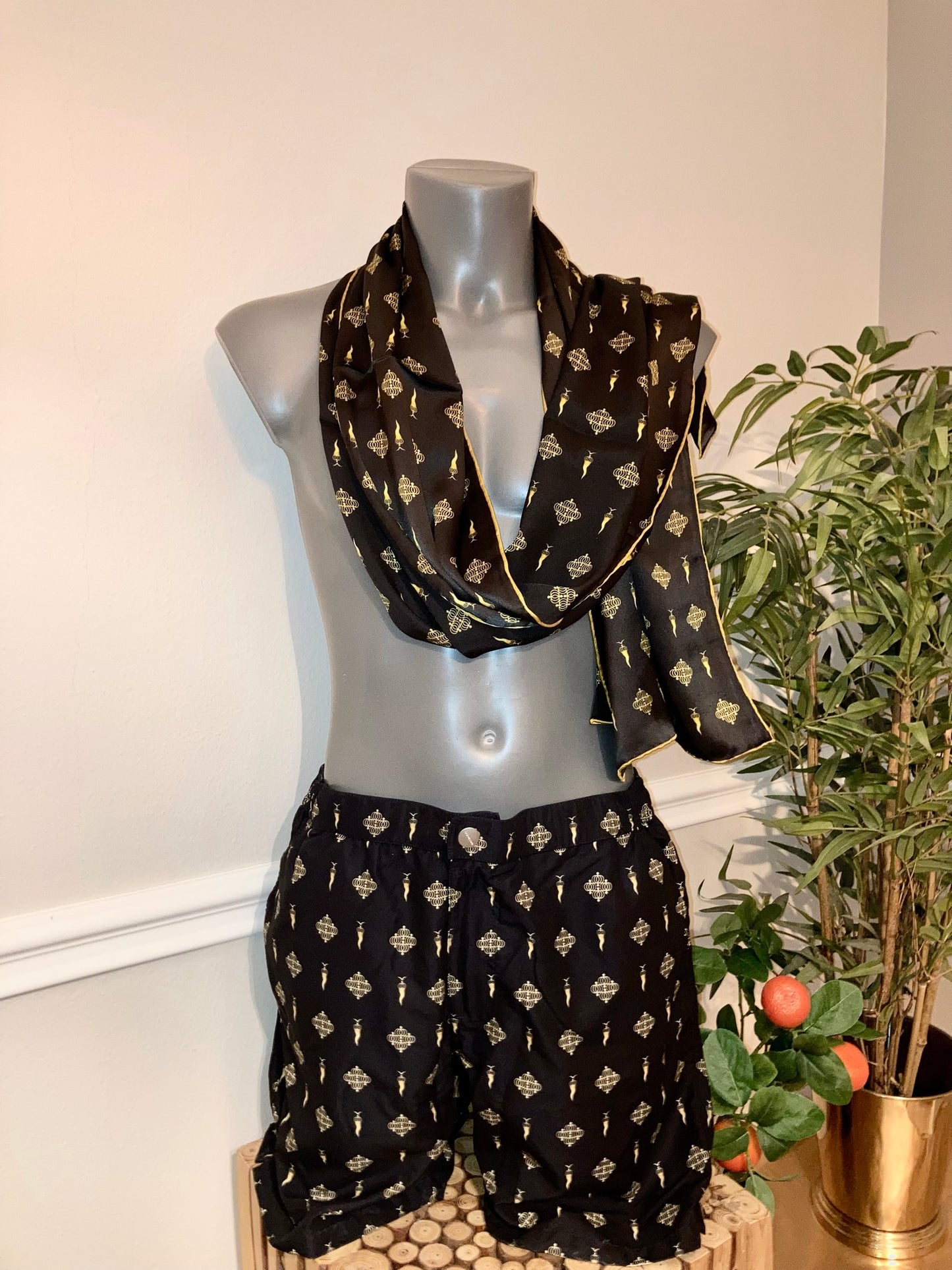 Shorts "Monogram Black", Größe M/L