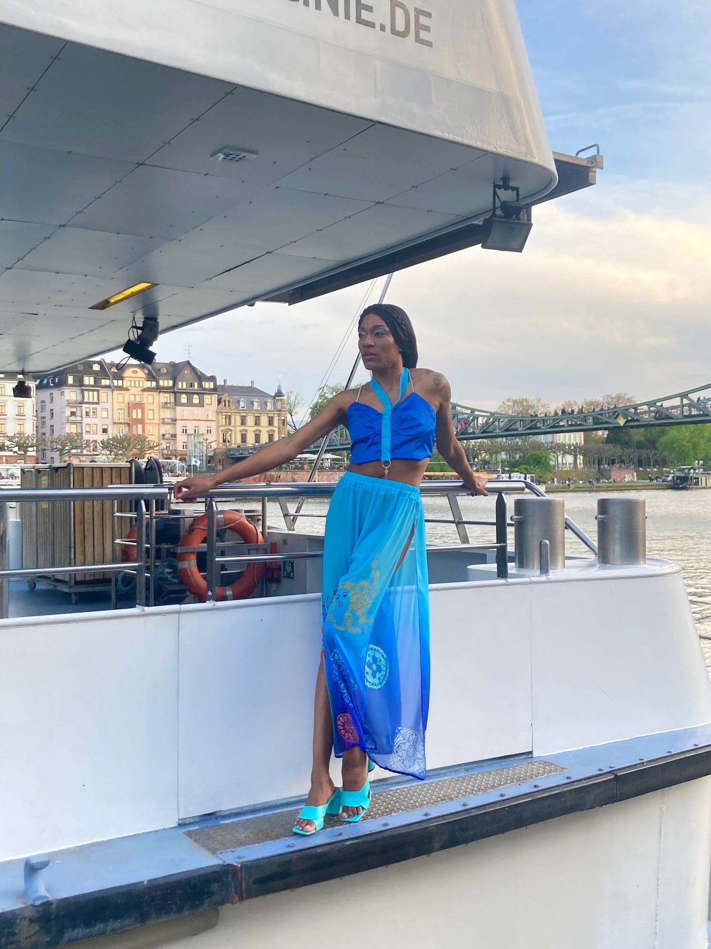 Venushose "Transparent & handbemalt", Größe M