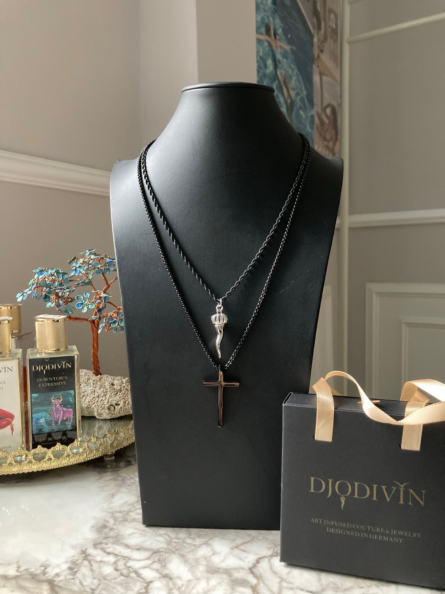 A Lucky Charm 3-layer Necklace, 18KT white-gold/platinum plated with Bullhorn