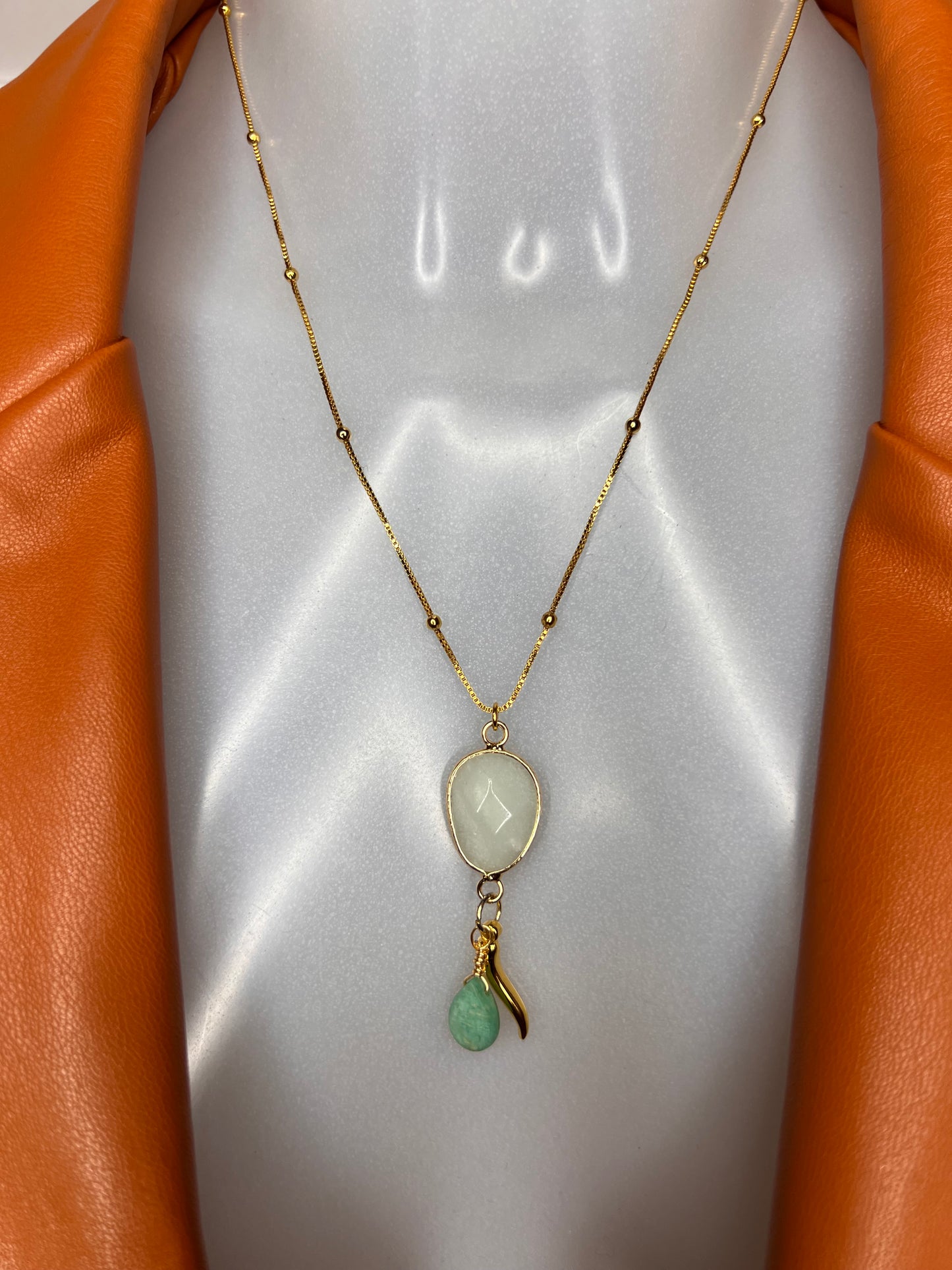 Halskette „Amazonit Balence“, 14KT gold plated mit Heilsteinen und Glücks-Horn