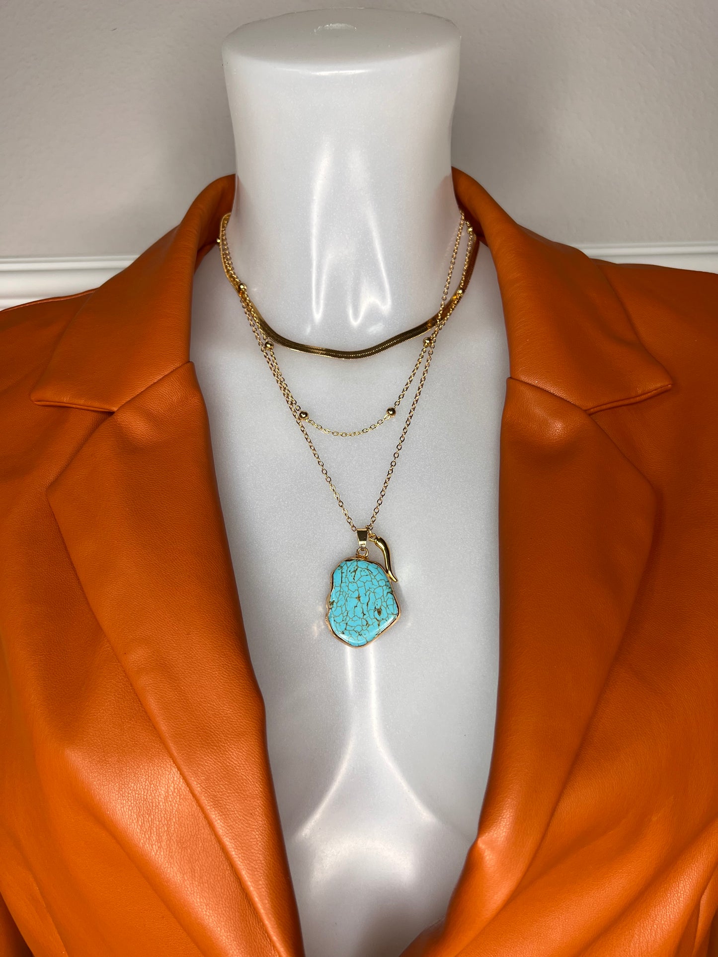 Halskette „Happy Turquoise“, 14KT gold plated mit Türkis-Stein und Glücks-Horn 3- Layer