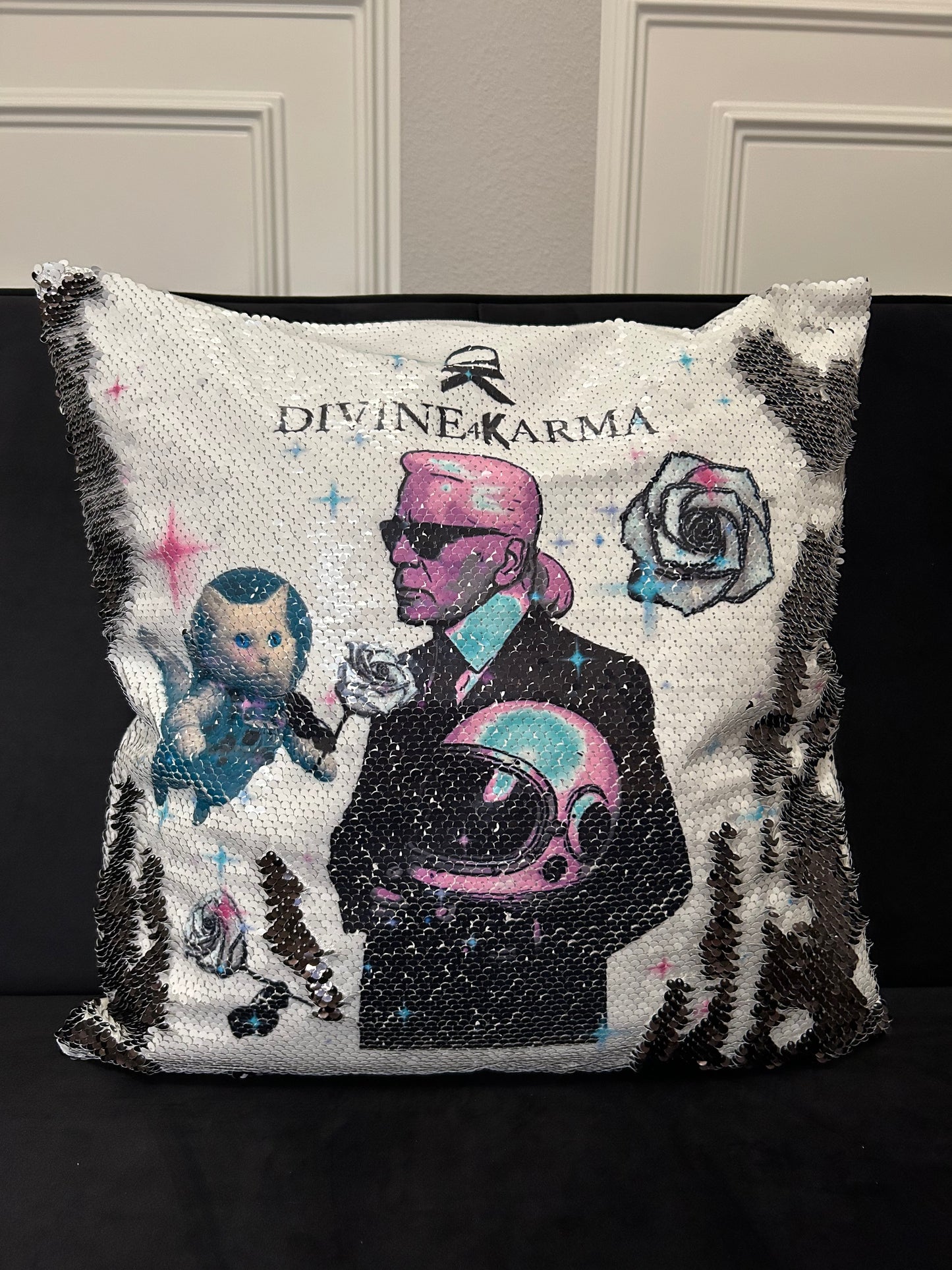 Pailletten-Kissen „Karl Moon Love“ mit selbstgemaltem Motiv (nur Bezug), 45x45cm