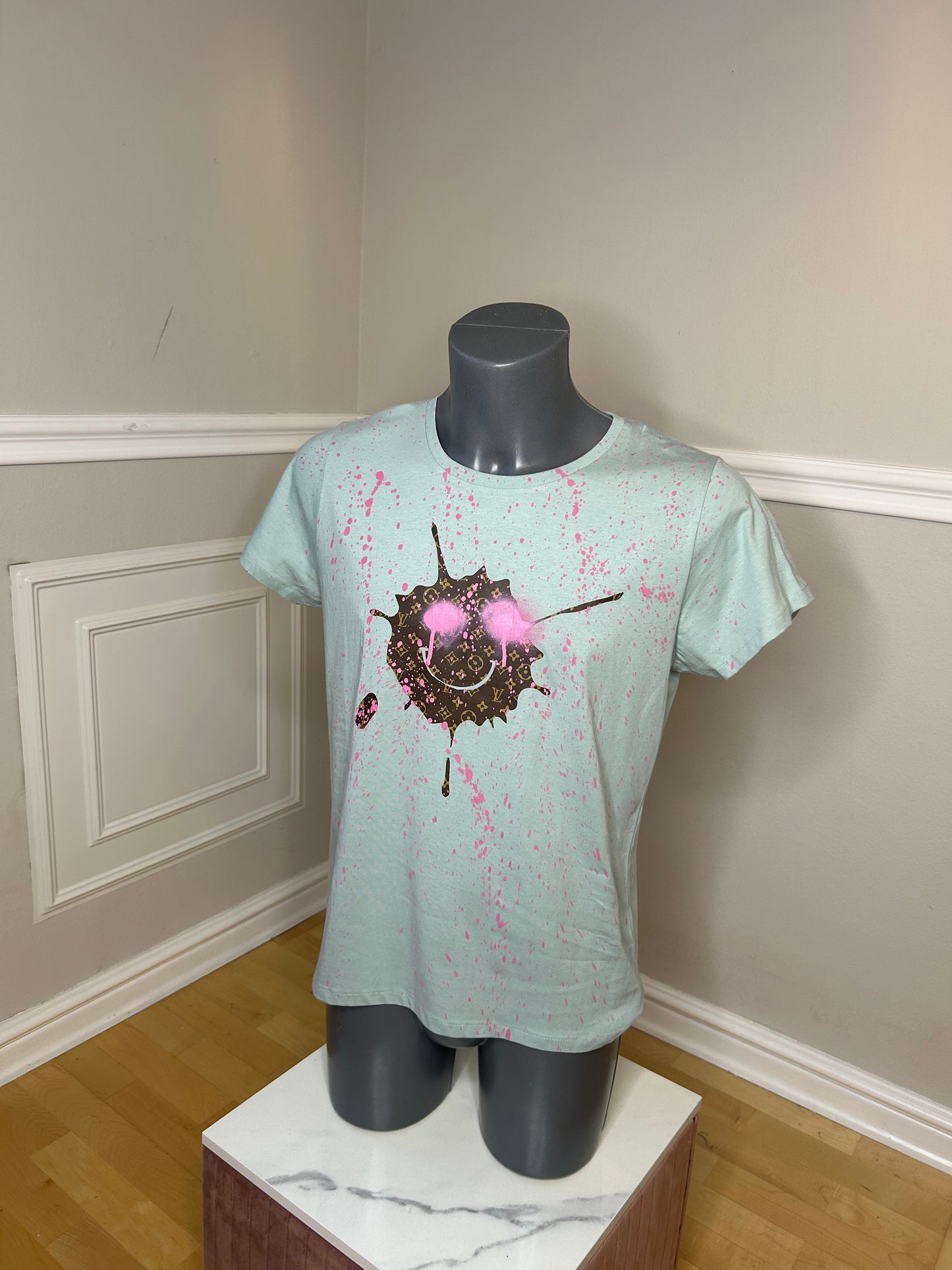 ⦁	T-Shirt, kurzarm, „Smile“, kunstveredelt, Größe XL