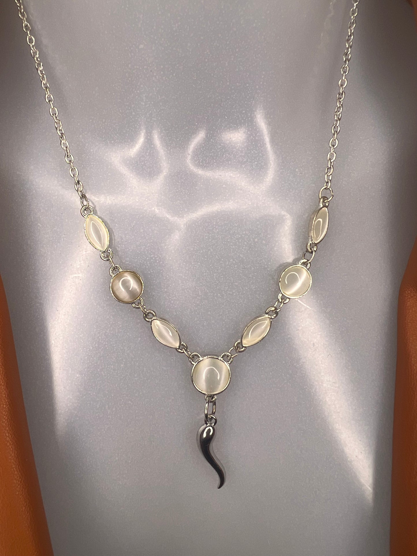 Halskette „Pure Selenit“, 14KT gold plated mit Heilsteinen und Glücks-Horn