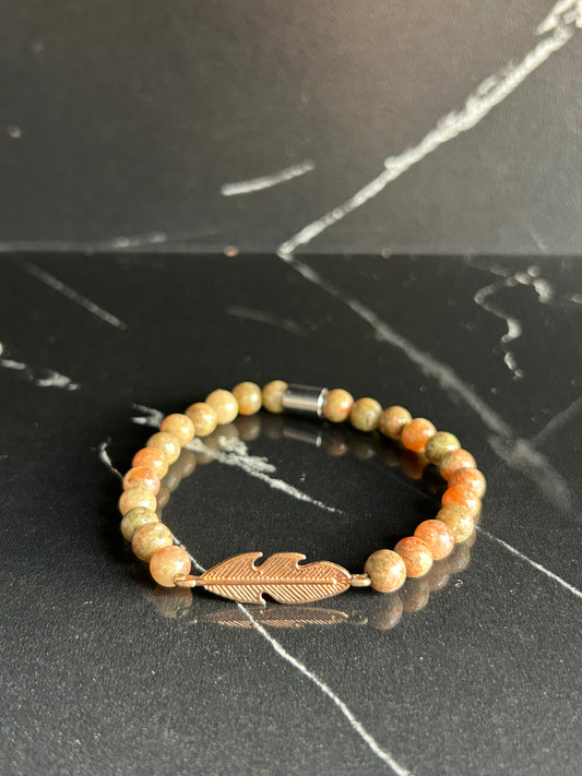 Heilstein-Perlenarmband „Heal“ mit Metallfeder, grün-rosé/crème. Größe S