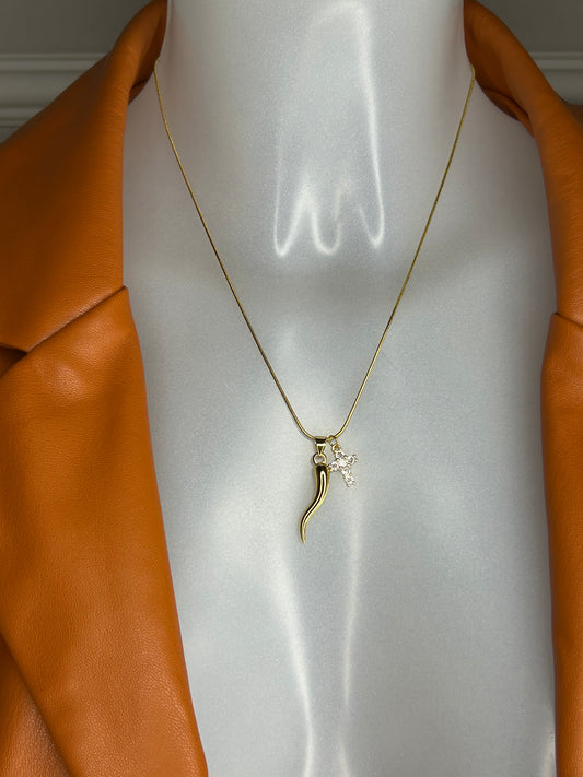 Halskette „Blessing “, 14KT gold plated mit Strass-Kreuz und Glücks-Horn