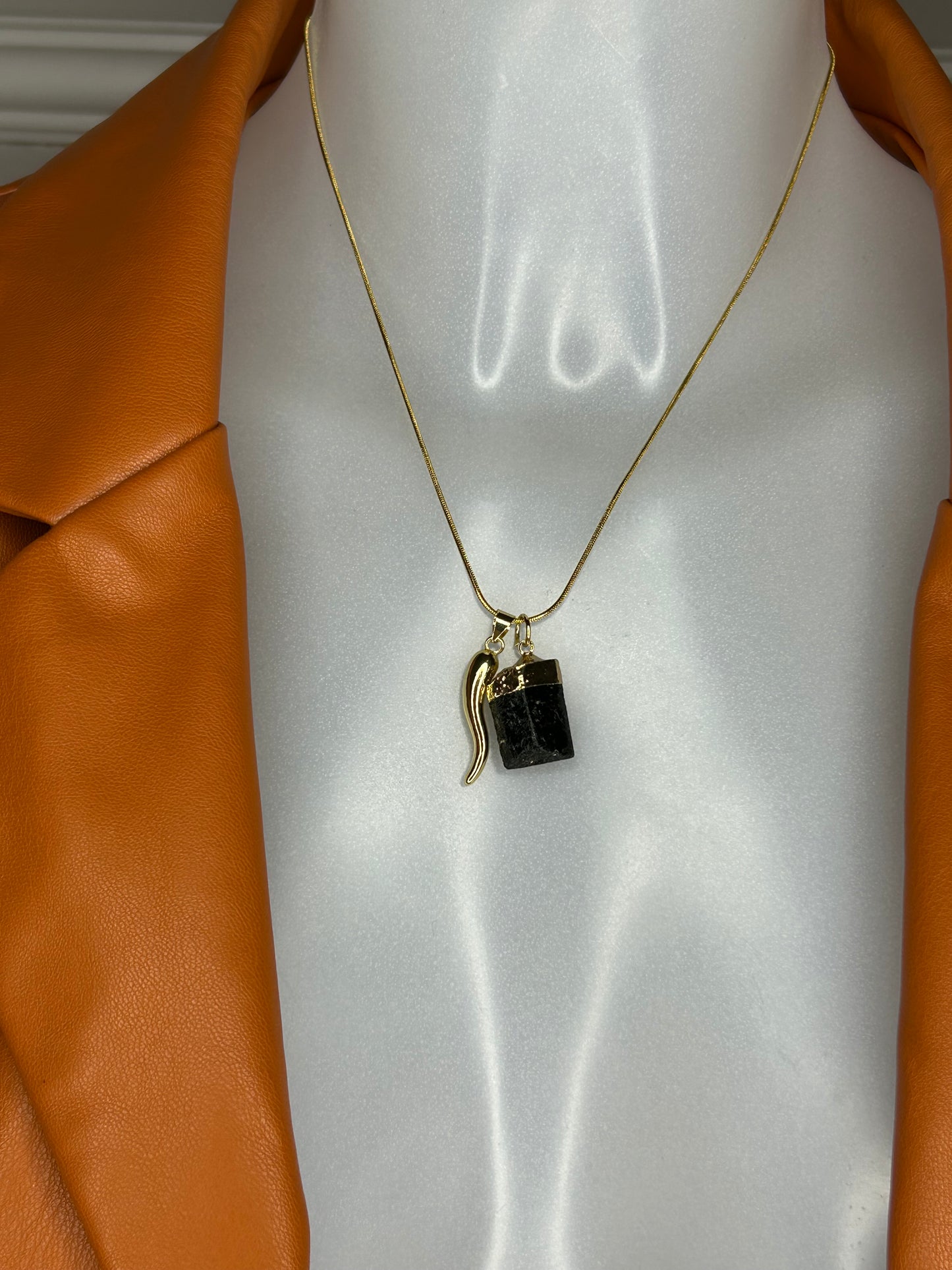 Halskette „Black Turmalin“, 14KT gold plated mit Heilstein und Glücks-Horn