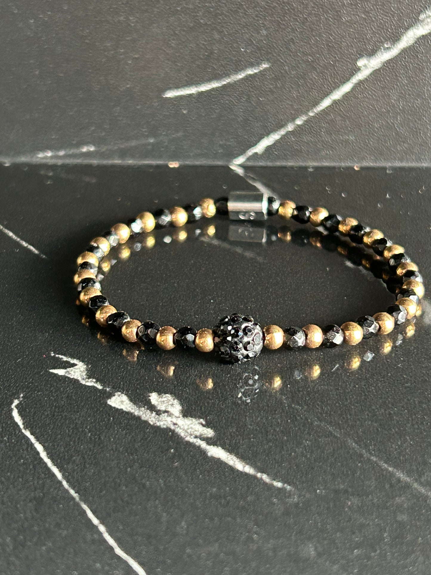 Heilstein-Perlenarmband „Heal“ mit Strassstein, Farbe gold/schwarz, Größe M