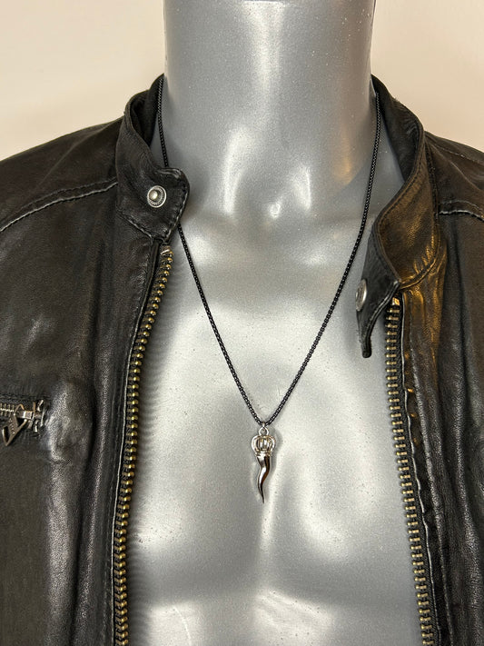 Lucky Charm Halskette „DJODIVIN Horn“, 14KT white gold plated/ schwarz