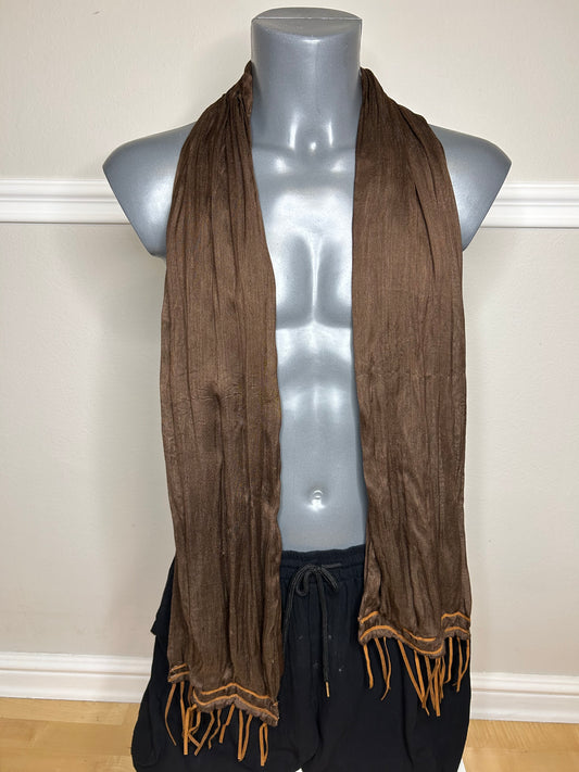 Schal mit Design-Applikationen, handgenäht