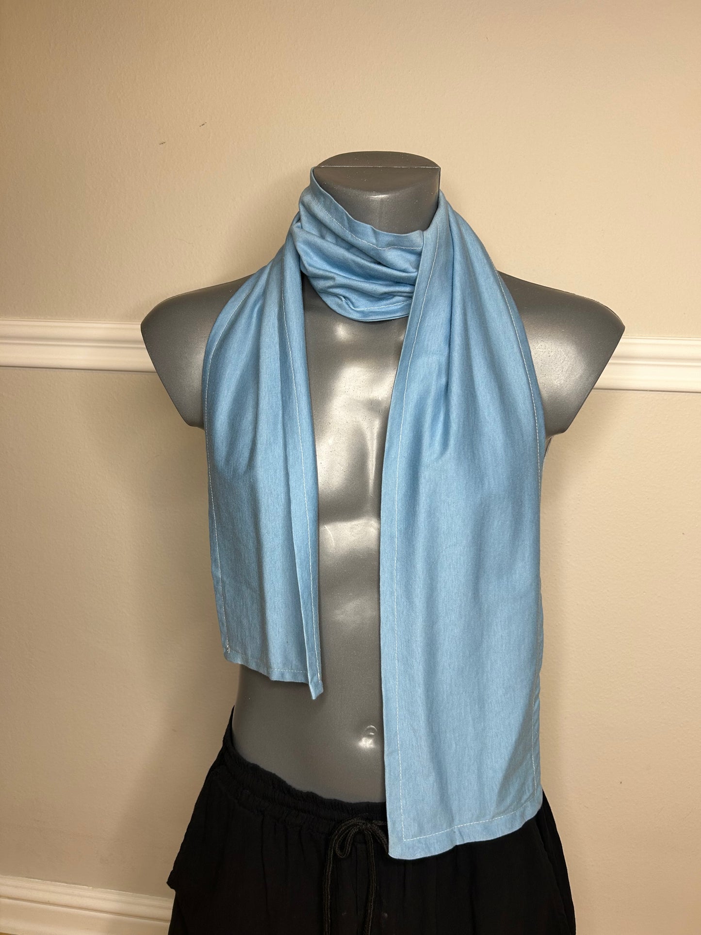 Schal mit Design-Applikationen, handgenäht